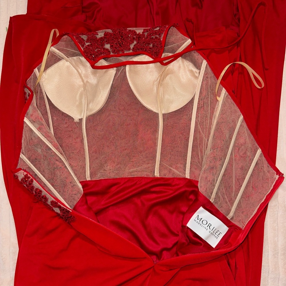 RED PROM DRESS - Picture 6 of 7